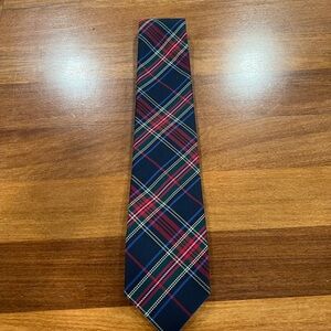 NWT Jos A Bank Classic Navy Plaid Men’s Silk Tie. Tall/Long Length